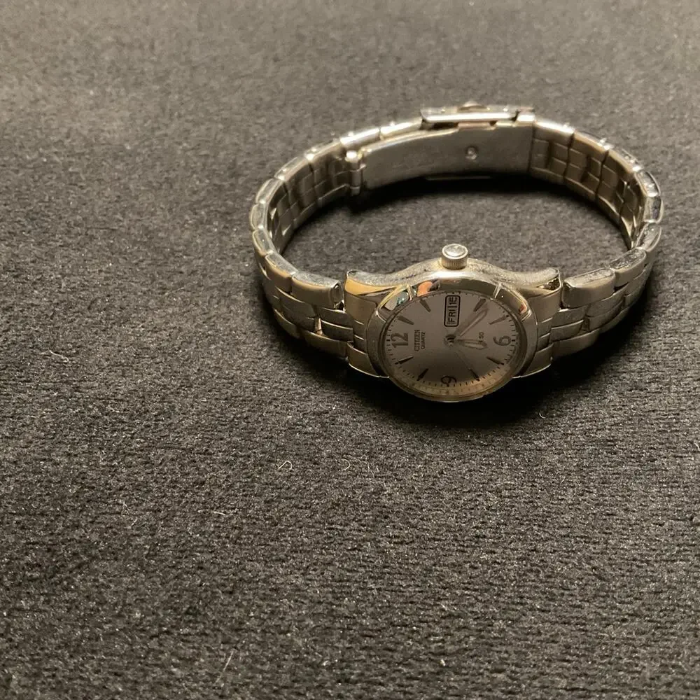 Citizen woman’s watch‎ quartz Silvertone model